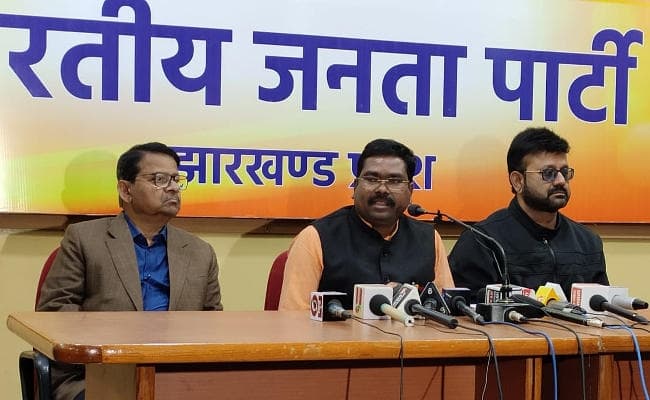 झारखंड भाजपा हर जांच के लिए तैयार, सोरेन परिवार की जमीन खरीद की भी जांच हो : समीर उरांव