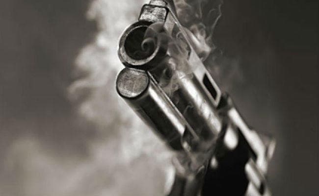 Shocking! क्रिकेट खेल रहे बच्चों की गेंद लगी, तो शराबी ने मार दी गोली