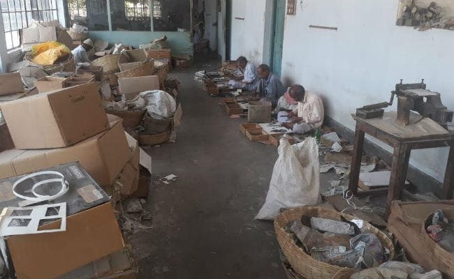 कोडरमा : कोरोना वायरस ने थामी माइका इंडस्ट्री की रफ्तार, कारोबारी परेशान