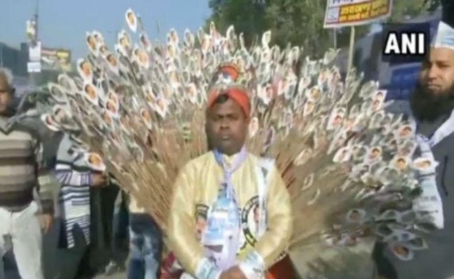 Delhi CM Arvind Kejriwal Oath Ceremony: मोर के पंख में केजरीवाल, उदयवीर ने यूं किया डांस