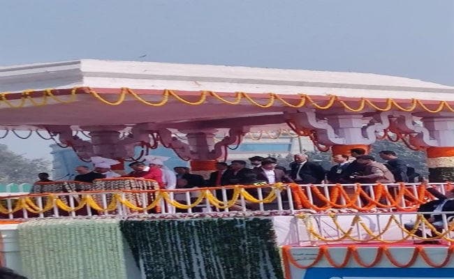 केजरीवाल के शपथग्रहण में शामिल हुए 50 "दिल्ली के निर्माता"