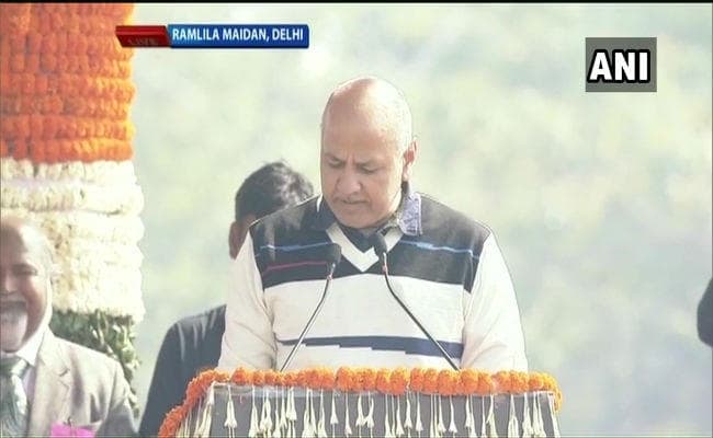 अरविंद केजरीवाल के साये की तरह हैं मनीष सिसोदिया, जानिए- इनके राजनीतिक सफर के बारे में