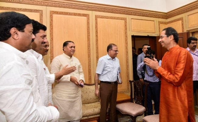 खतरे में उद्धव सरकार ! पवार ने बुलायी एनसीपी मंत्रियों की बैठक