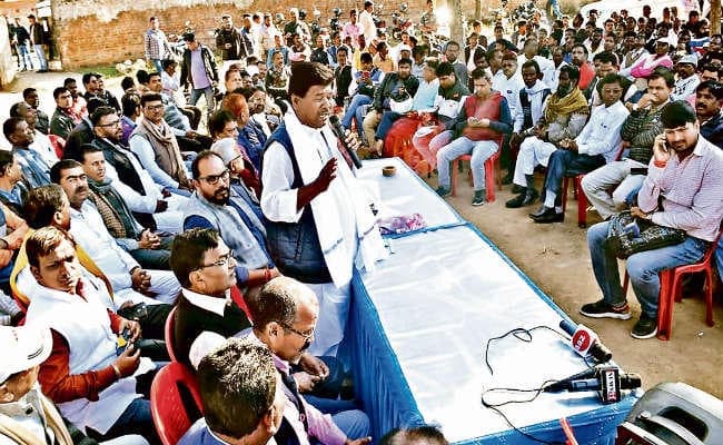 बाबूलाल से नाराज नेताओं ने की बैठक, बंधु-प्रदीप भी बैठे, जेवीएम पर ठोका दावा, कांग्रेस में विलय का किया एलान