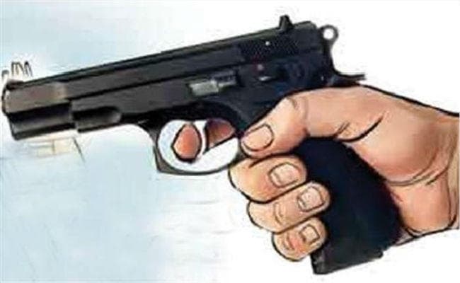 मधुपुर में हथियार का भय दिखा कर 3.5 लाख की लूट