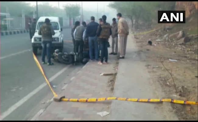 दिल्ली में पुलिस के साथ मुठभेड़ में दो अपराधी ढेर, पुलिसकर्मी को भी गोली लगी