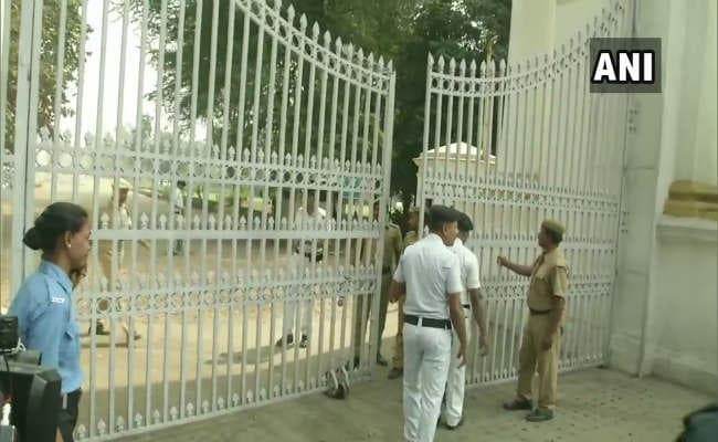 राज्यपाल जगदीप धनखड़ से मिलने राजभवन पहुंची ममता बनर्जी