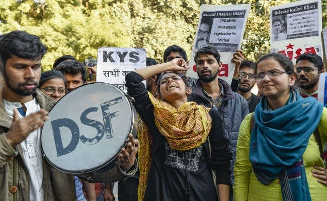 जेएनयू के छात्रों ने CAA, NRC के विरोध में किया जंतर मंतर पर प्रदर्शन