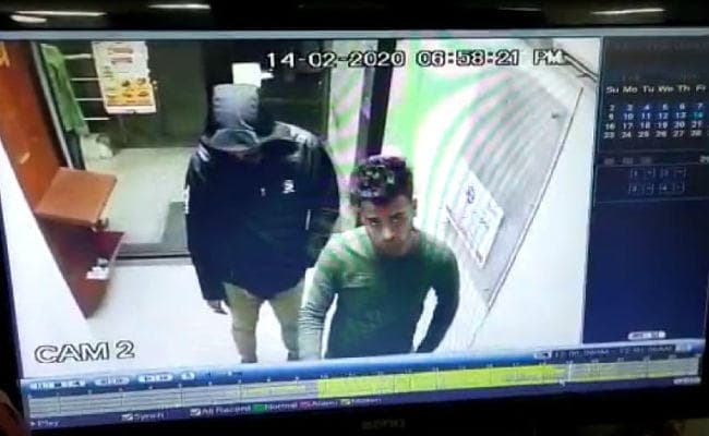 शातिर साइबर अपराधी : 10 रुपये के रॉड से पांच दिन में ATM से 72000 रुपये की फर्जी निकासी