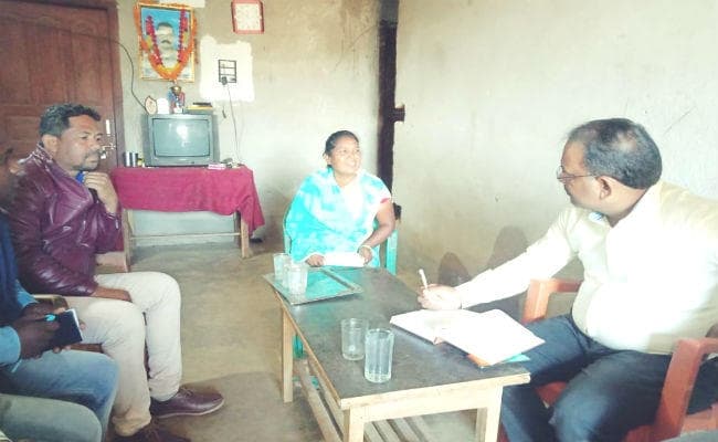 प्रभात खबर इंपैक्‍ट : शहीद विजय सोरेंग की पत्नी की मदद के लिए प्रशासन ने बढ़ाया हाथ