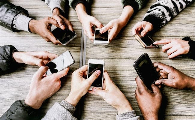 स्मार्टफोन का ज्यादा इस्तेमाल मेंटल हेल्थ को करता है प्रभावित