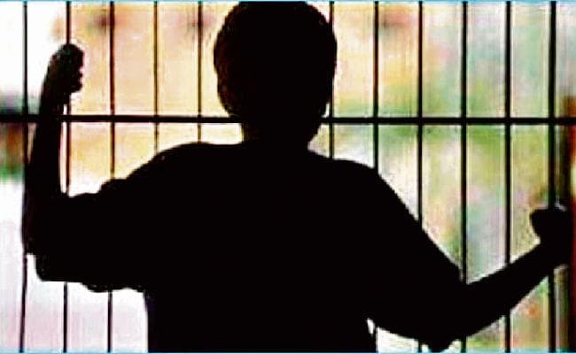 छत्तरपुर : कमरे में बंद मां व बच्चों को तीन दिन बाद कराया मुक्त