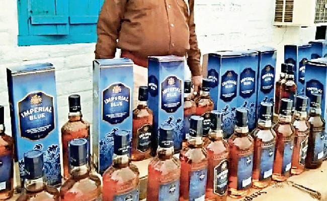 पटना : पुलिस ने की सख्ती, तो पकड़ी गयी दोगुनी शराब और बियर