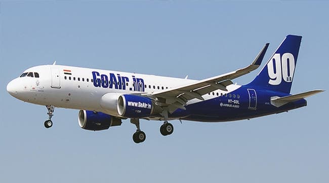 अहमदाबाद एयरपोर्ट पर उड़ान भरते वक्त विमान के इंजन में लगी आग, सभी यात्री सुरक्षित