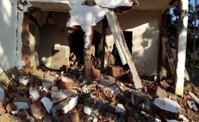 गया : माओवादियों ने डायनामाइट लगा स्कूल भवन को उड़ाया