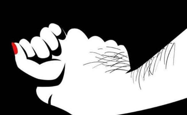 दुमका : पति को बांध कर महिला से सामूहिक दुष्कर्म