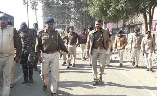 IN PICS : ढुल्लू महतो को गिरफ्तार करने पहुंची पुलिस का चिटाही में हुआ जबर्दस्त विरोध, बैरंग लौटे जवान