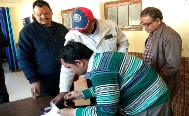 गिरफ्तार डाटा ऑपरेटरों ने खोली पोल, निबंधन कार्यालय में हर काम के लिए रिश्वत तय!