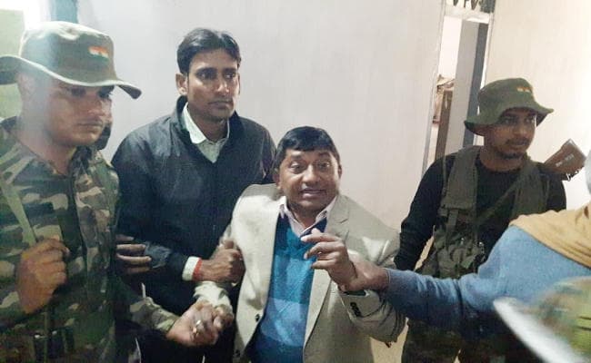 लोहरदगा में कार्यपालक अभियंता को 17000 रुपये रिश्वत लेते एसीबी ने किया गिरफ्तार