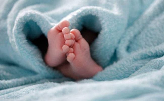 So Sad: 9 साल में दंपती के 6 बच्चों की मौत, पुलिस ने कब्र से निकाला 3 माह के बच्चे का शव