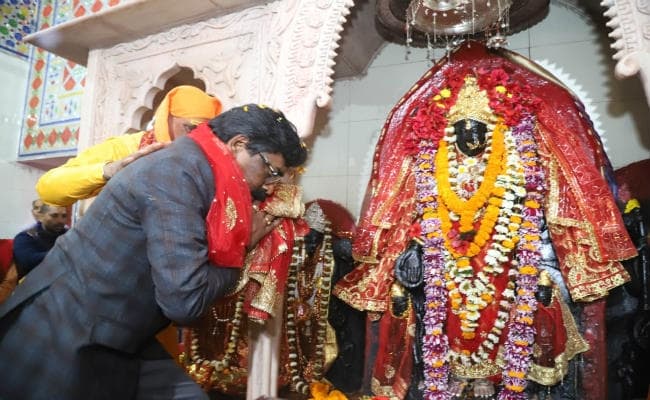 CM हेमंत सोरेन ने किया ईटखोरी महोत्‍सव का उद्घाटन, कहा- झारखंडवासियों के चेहरे पर मुस्कान दे मां भद्रकाली