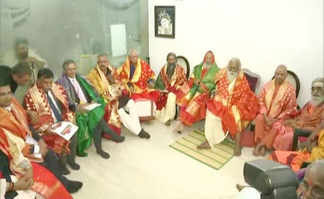 Ram Mandir Trust की पहली बैठक में कई बड़े फैसले, महंत नृत्य गोपाल दास बने अध्यक्ष