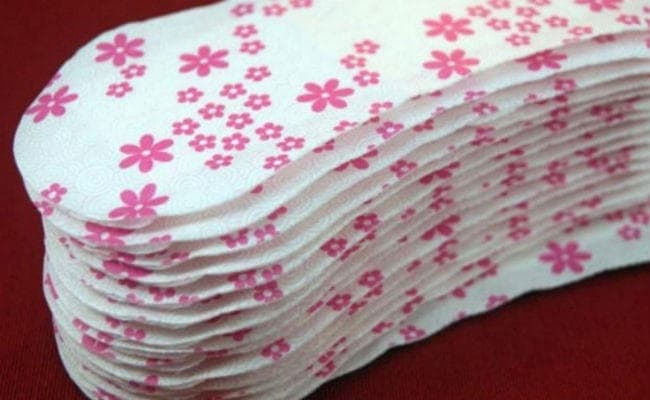 धनबाद स्कूल प्रबंधन से जांच अधिकारी ने किया सवाल, फर्स्ट एड फ्री में तो फिर सैनिटरी पैड के 10 रु क्यों ?