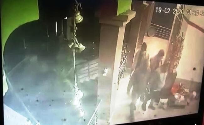 मां ज्वालामुखी मंदिर से लाखों के जेवरात चोरी, सीसीटीवी में कैद हुई पूरी वारदात