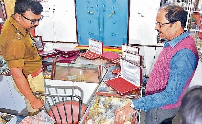 पटना : शास्त्रीनगर की अशोकपुरी में वारदात, आभूषण दुकान से 20 लाख की लूट