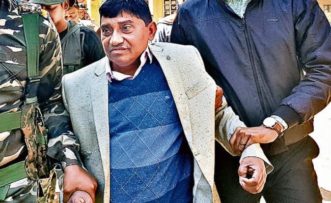 लोहरदगा : घूस लेते कार्यपालक अभियंता गिरफ्तार