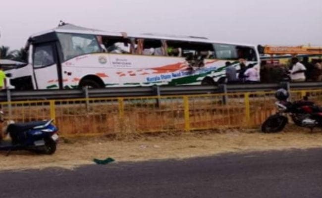 केरल: रफ्तार लील गई कई जिंदगी, ट्रक और बस की टक्कर में हुई 19 लोगों की मौत, कई घायल
