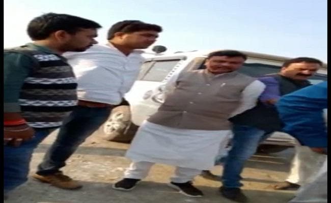 भागलपुर में विधायक समर्थकों ने लहराया हथियार, सुपरवाइजर से मांगी रंगदारी