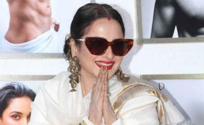 अमिताभ बच्‍चन की तसवीर देख रेखा ने कह दिया कुछ ऐसा... VIDEO