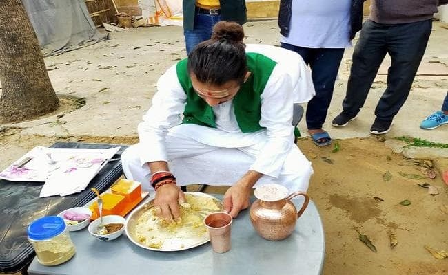 PM मोदी के ‘लिट्टी-चोखा’ खाने के बाद तेजप्रताप यादव का दिखा ‘सत्तू’ प्रेम