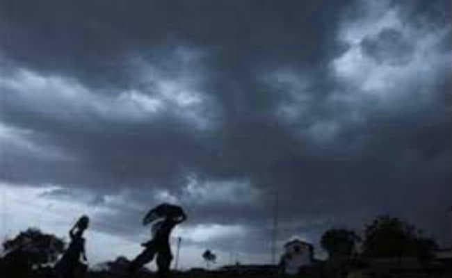 बादलों ने पूरे दिन डाला डेरा बूंदाबांदी का बना रहा आसार