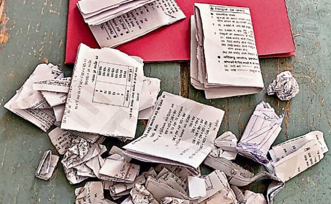 मैट्रिक परीक्षा : CCTV कैमरे लगाना बेकार, गेस पेपर से यूं नकल कर रहे हैं बच्चे