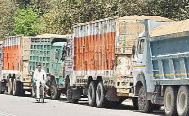 एम्स के सामने सर्विस रोड पर अब नहीं चलेंगे बालू लदे ट्रक