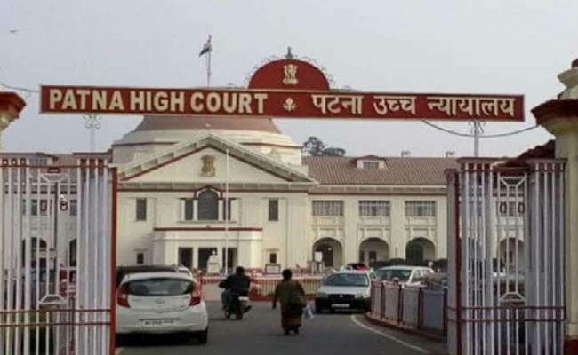 अफसरों को सरकारी स्कूलों में बच्चे पढ़ाने को करे बाध्य : पटना हाइकोर्ट