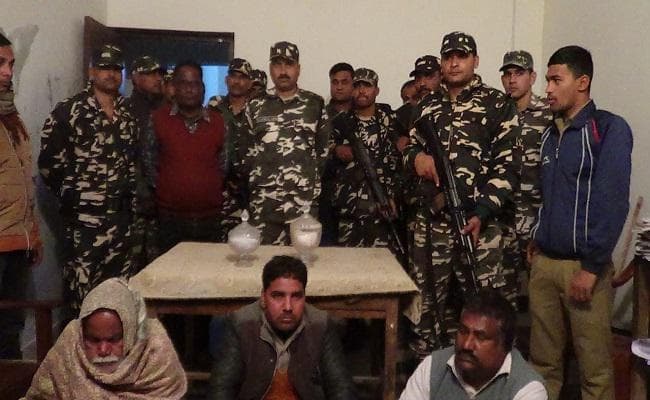 बिहार : सेना ने सांप के जहर के साथ तीन तस्करों को किया गिरफ्तार, कीमत जान के दंग रह जाएंगे आप...