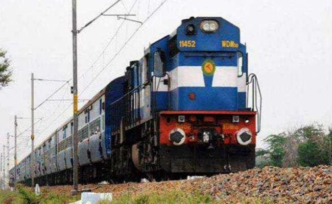 होली में बढ़ी रेल टिकट की डिमांड फिर भी ट्रेनें रद्द, हर ट्रेन में 300 जा रही वेटिंग