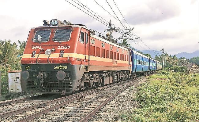 Railway News: यूपी से गुजरने वाली 25 ट्रेनें 15 मार्च तक रद्द, कई के रूट बदले, देखें पूरी लिस्ट