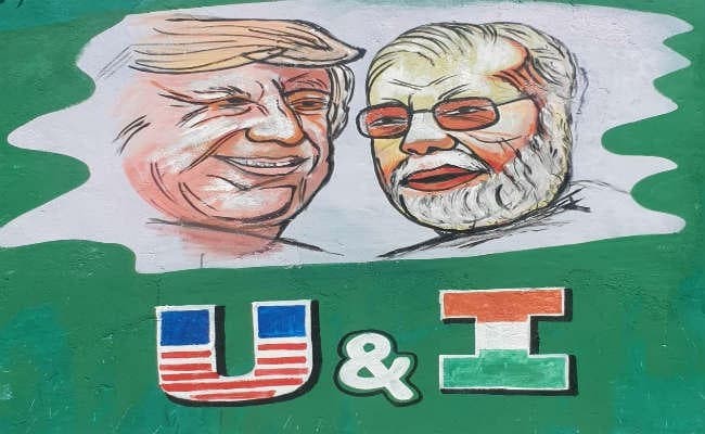 AAP कार्यकर्ता ने शेयर की पीएम मोदी- ट्रंप की छेड़छाड़ वाली तस्वीर, सच जल्द आया सामने