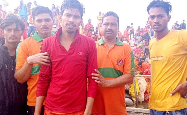 महाशिवरात्रि पर SDRF की टीम ने पटना के युवक को गंगा में डूबने से बचाया, होश आते ही युवक घबराया, फिर...