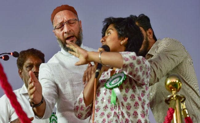 सीएए विरोध प्रदर्शन रैली में ”पाकिस्तान जिंदाबाद” नारे से गरमायी राजनीति, असदुद्दीन ओवैसी बुरी तरह घिरे