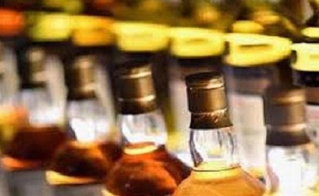बक्सर में 5109 शीशी विदेशी शराब जब्त, चालक से पुलिस कर रही पूछताछ