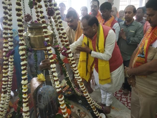 महाशिवरात्रि: पूर्व मुख्यमंत्री रघुबर दास ने किया शिव मंदिर का उदघाटन
