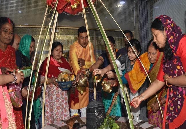 राजधानी पटना में मानो उतर गया ‘कैलाश’, भगवान शिव और माता पार्वती का विवाह देख भावविभोर हुए भक्त