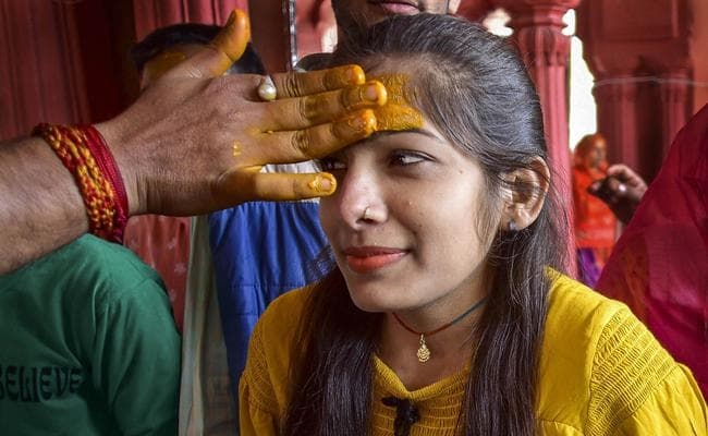 #Mahashivratri: हर हर महादेव के नारे से गूंज उठे शिवालय