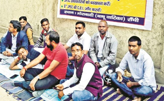 रांची : छठी सिविल सेवा परीक्षा रद्द कराने के लिए अनशन शुरू