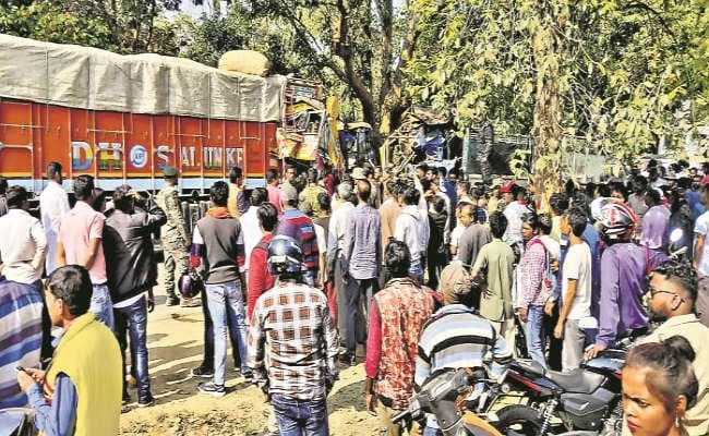 खूंटी : घायलों के इलाज के लिए एसपी ने अपनी डॉक्टर पत्नी व अन्य चिकित्सकों को बुलाया